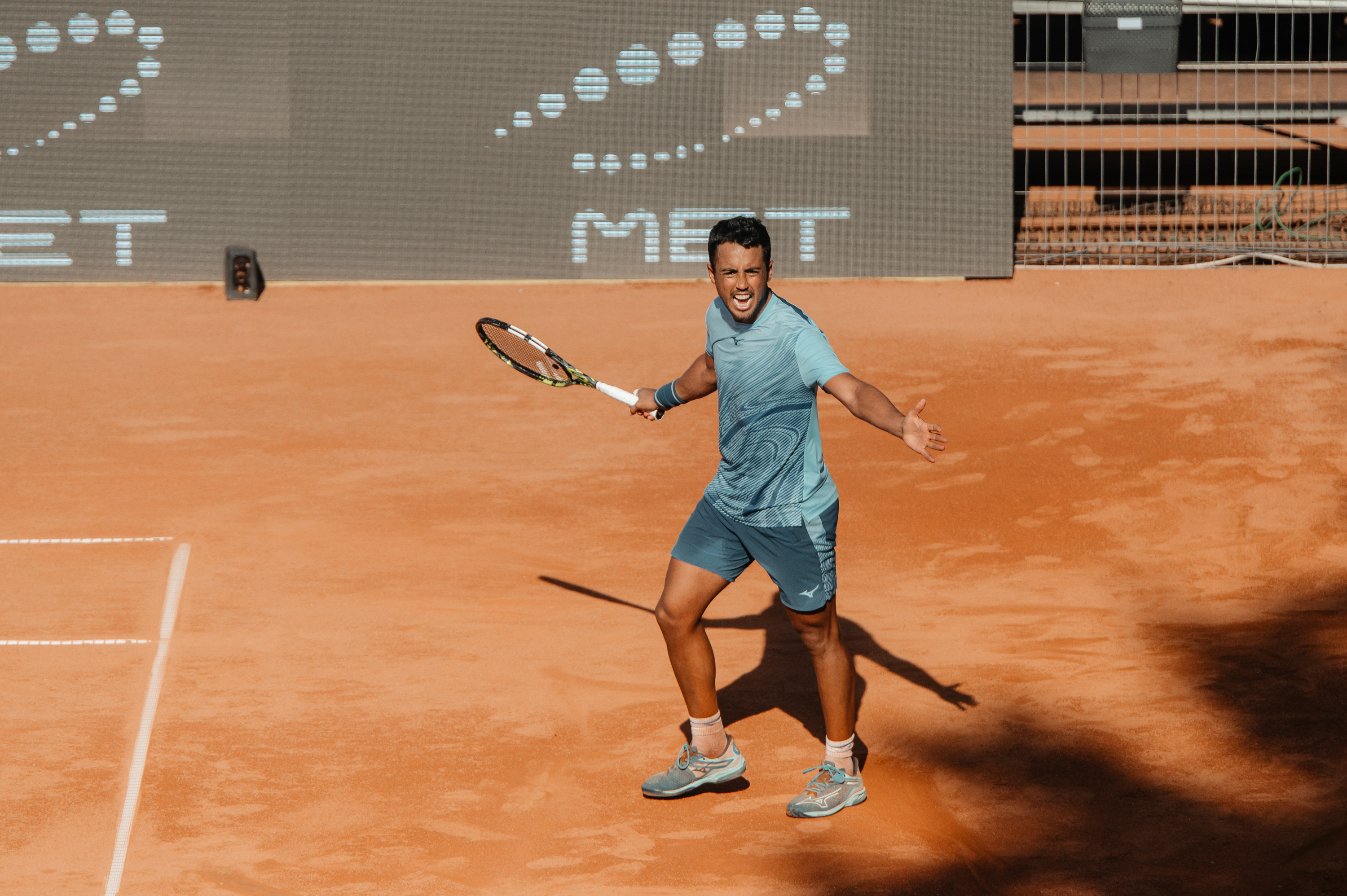 Bolivianul Hugo Dellien și spaniolul Javier Barranco Cosano joacă astăzi pentru titlul de campion la Concord Iași Open. Finala va începe la ora 18.00