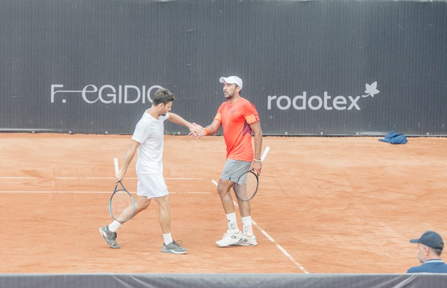 The pair of Colombia's Nicolas Barrientos and Pakistan's Aisam Qureshi, the second favorites in the doubles draw, qualified for the semi-finals 